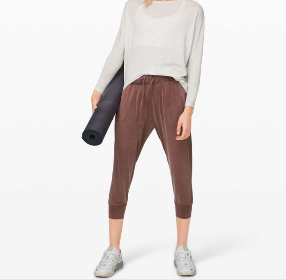 Lululemon Lost in Leisure Crop Jogger Antique Bark Plum Purple Mauve Pink Size 6 - Picture 2 of 13